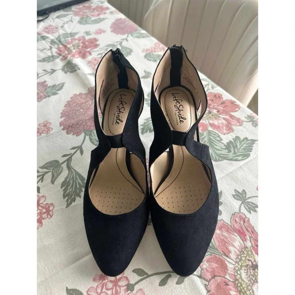 LifeStride black suede Giovanna 2 Pump size 8
